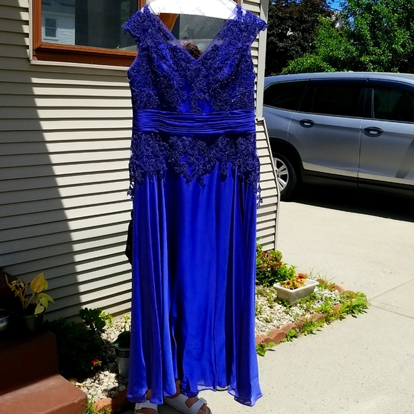 Wedding or prom gown - Picture 2 of 3